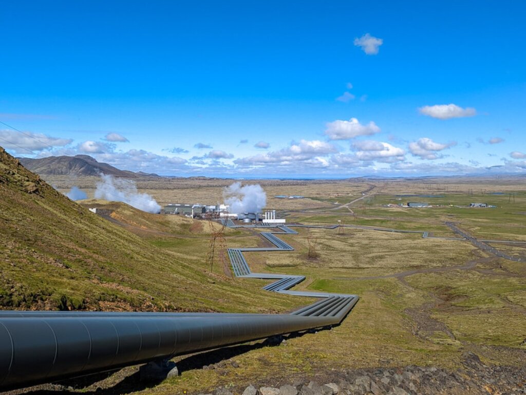 Geekwire: Where Amazon and Microsoft are making their carbon bets